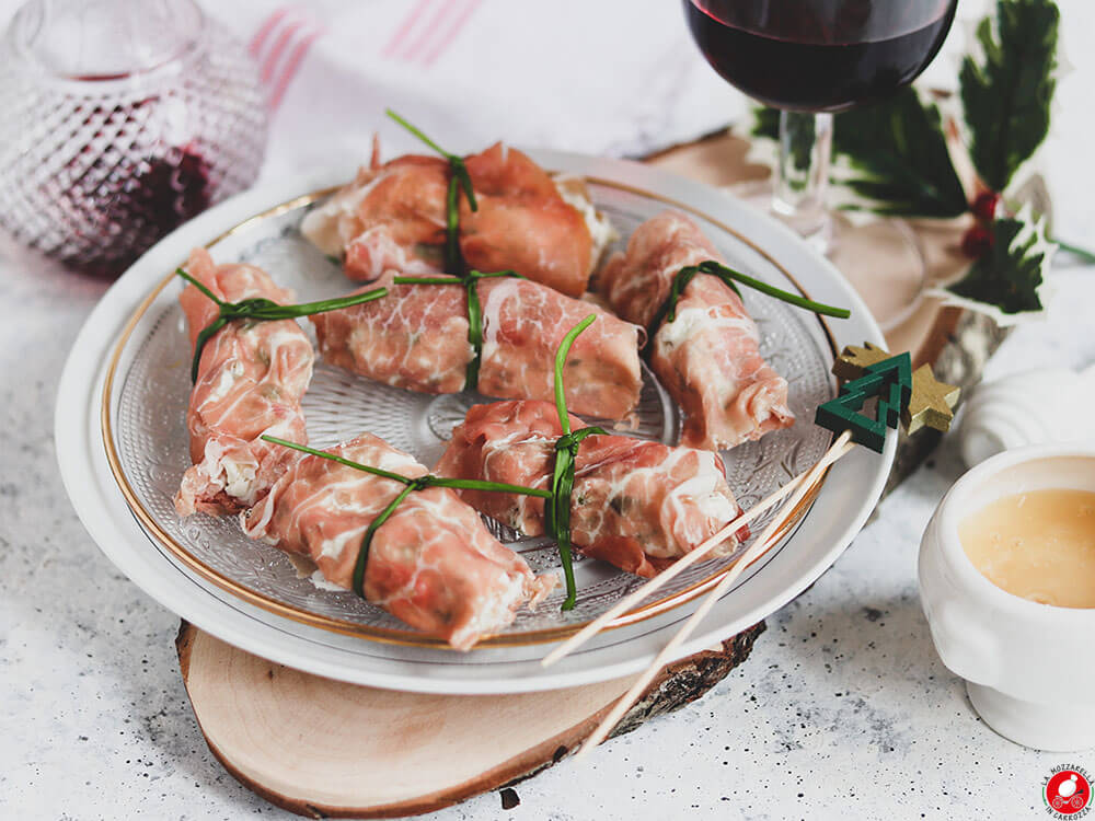 La Mozzarella In Carrozza - Prosciutto crudo rolls filled with creamy cheese