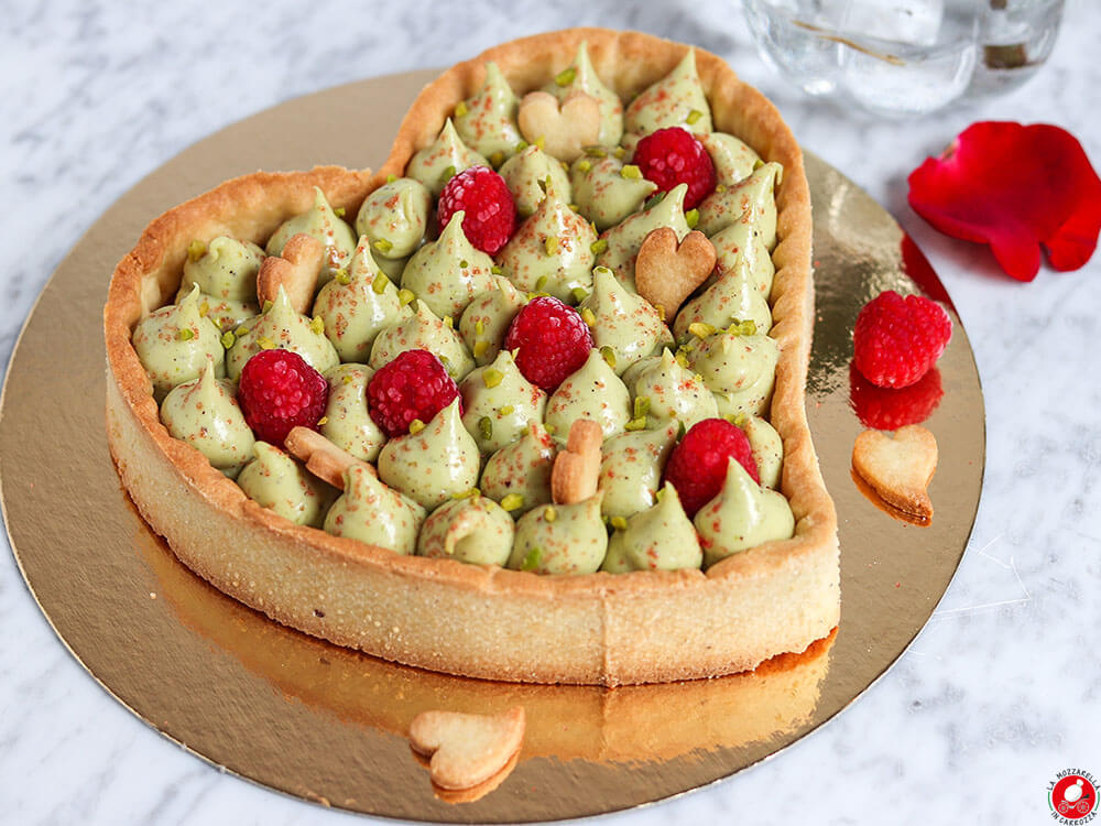 La Mozzarella In Carrozza - Tarte con gelé di lamponi e namelaka al pistacchio