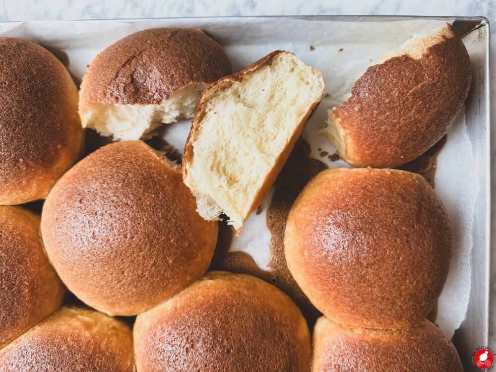 La Mozzarella In Carrozza - Brioches con glassa al caffè 