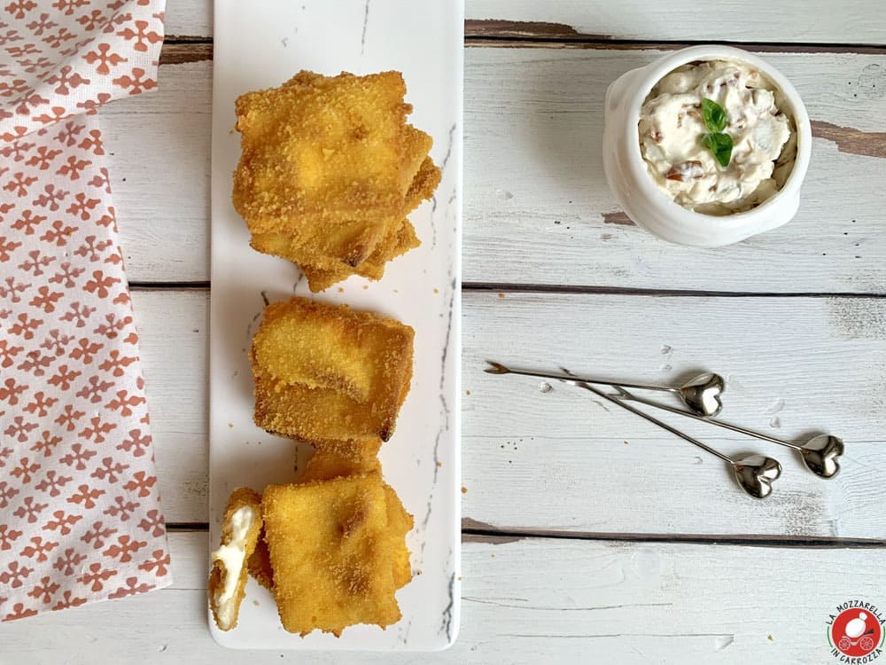 La Mozzarella In Carrozza - Focaccia @Tossini fried bites