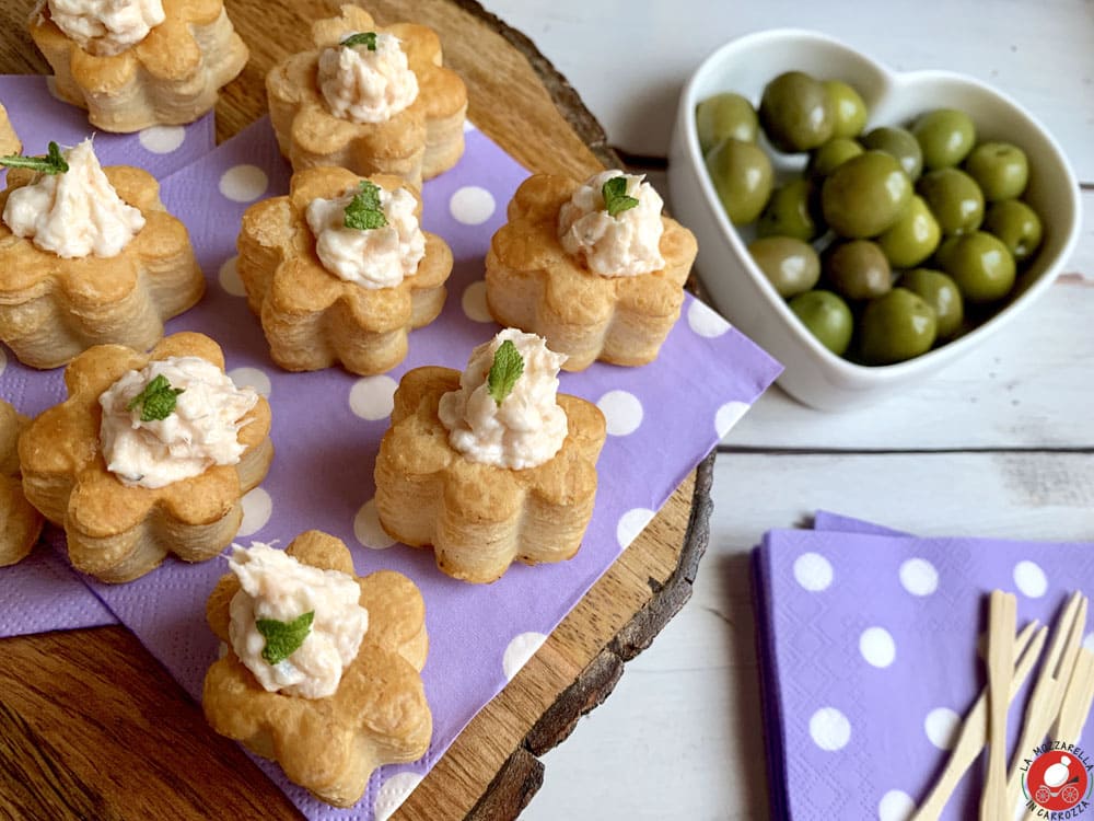 La Mozzarella In Carrozza - Voulevant con mousse al salmone e caprino