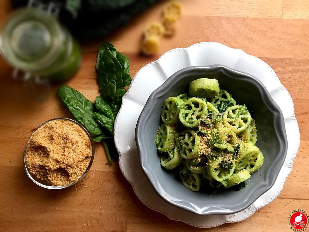 La Mozzarella In Carrozza - Ruote con pesto di cavolo nero, zucchine e spinaci