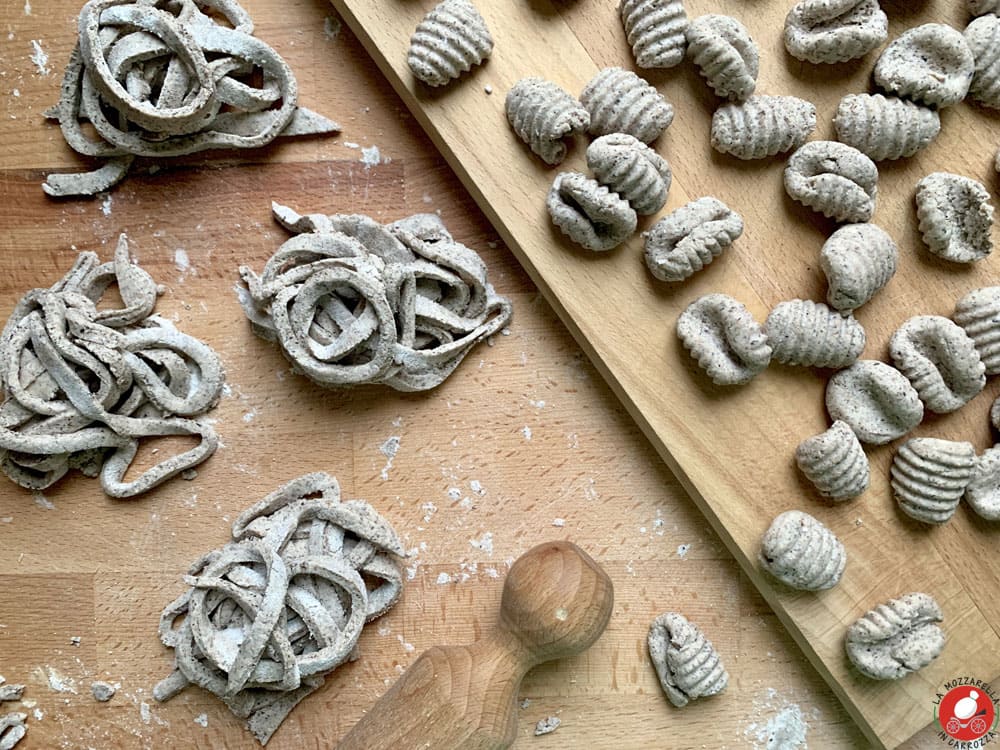 La Mozzarella In Carrozza - Buckwheat flour pasta (recipe for pizzoccheri, tagliolini or gnocchi)