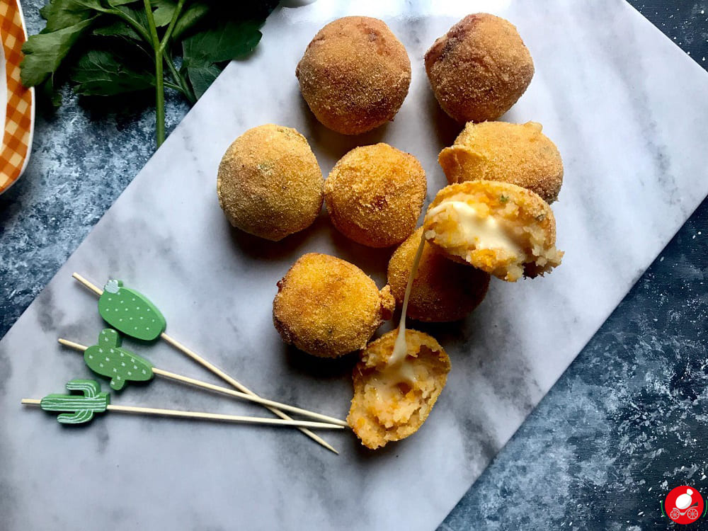 La Mozzarella In Carrozza - Pumpkin-potato croquettes with a cheese heart