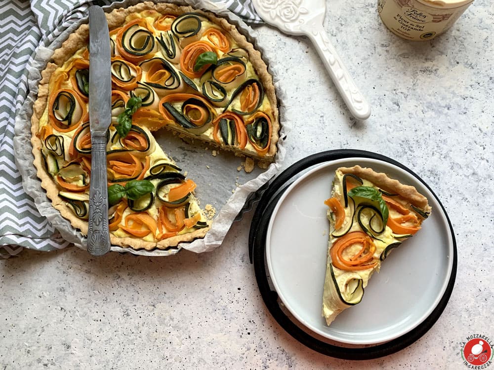 La Mozzarella In Carrozza - Torta salata con rose di zucchine e carote