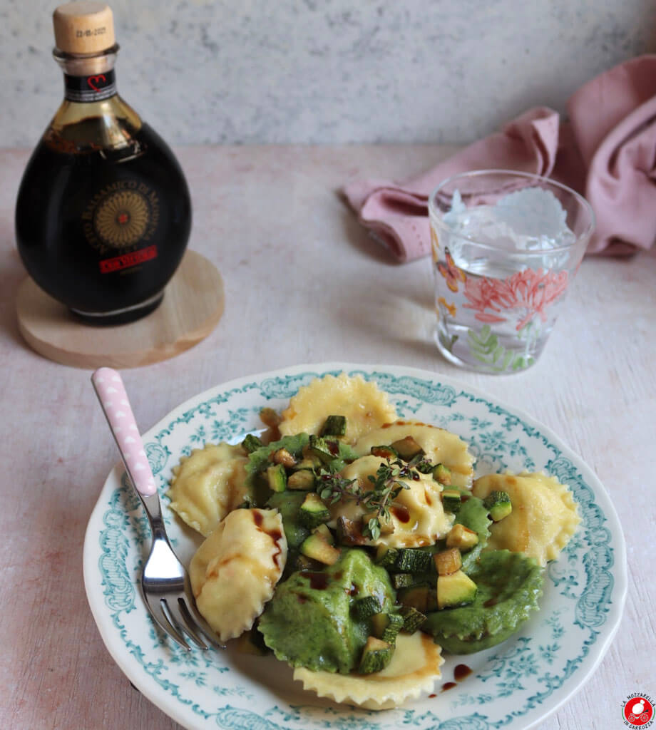 La Mozzarella In Carrozza - Ravioli bicolore con fiori di zucca, prosciutto cotto e aceto balsamico di Modena IGP Due Vittorie