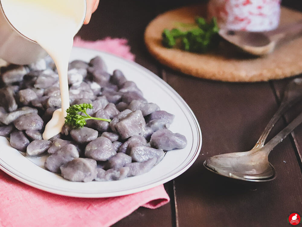 La Mozzarella In Carrozza - Purple potatoes gnocchi with cheese fondue