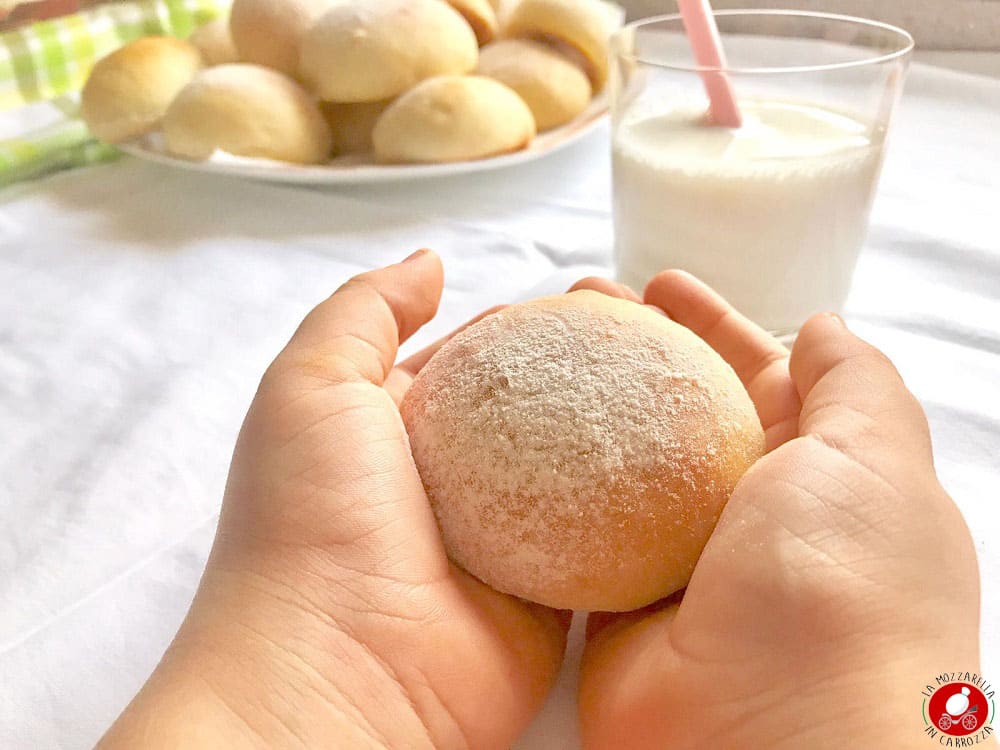 La Mozzarella In Carrozza - Milk rolls