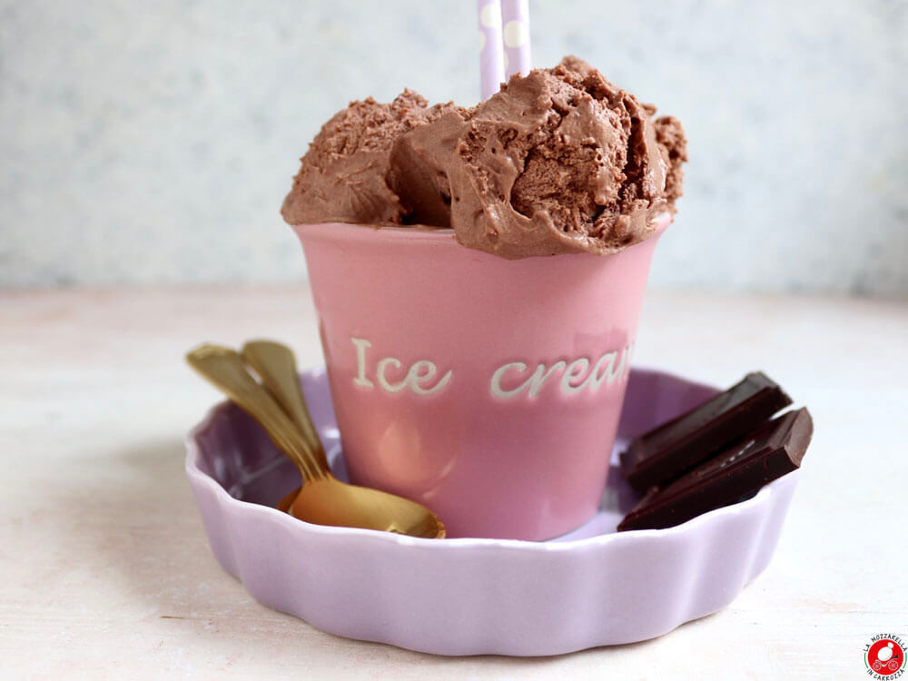 La Mozzarella In Carrozza - Homemade dark chocolate ice cream