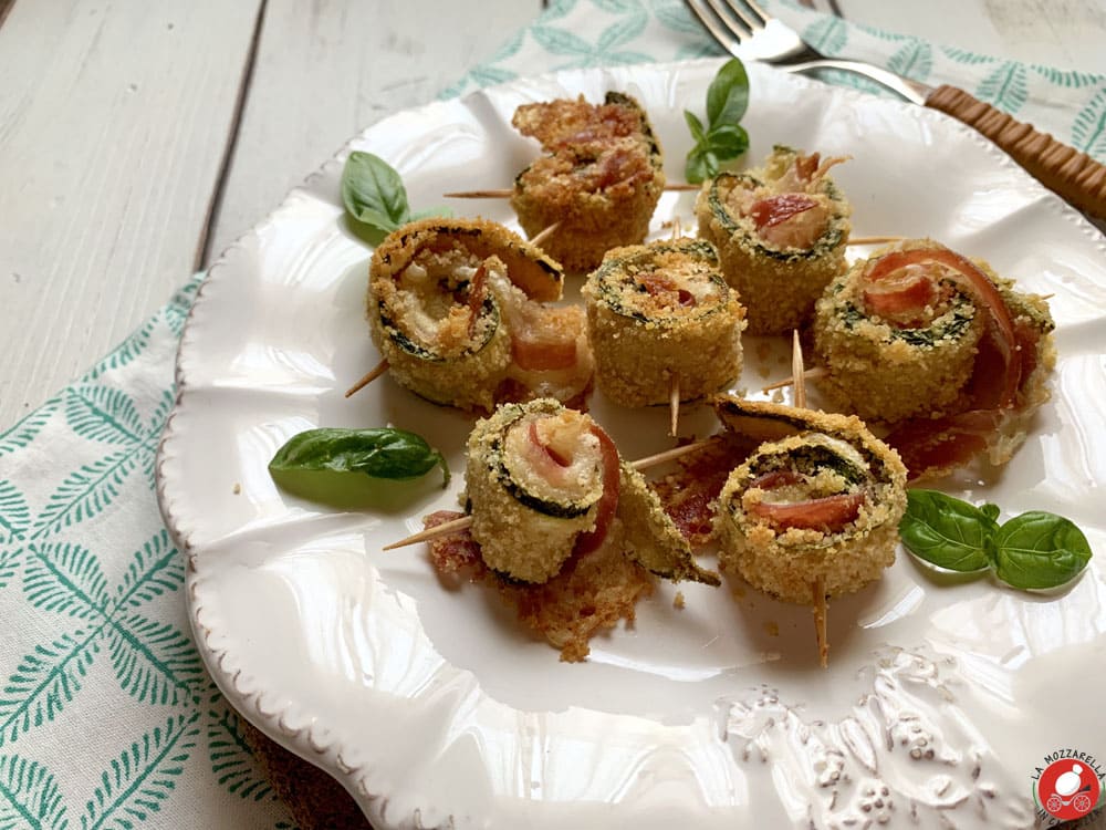 La Mozzarella In Carrozza - Involtini di zucchine croccanti con pancetta e provola