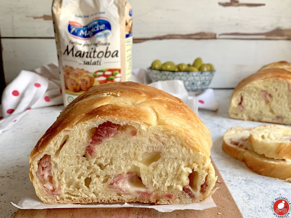 La Mozzarella In Carrozza - Braided loaf with cheese and ham