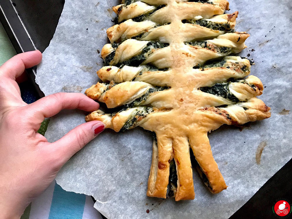 La Mozzarella In Carrozza - Albero di sfoglia con robiola e spinaci