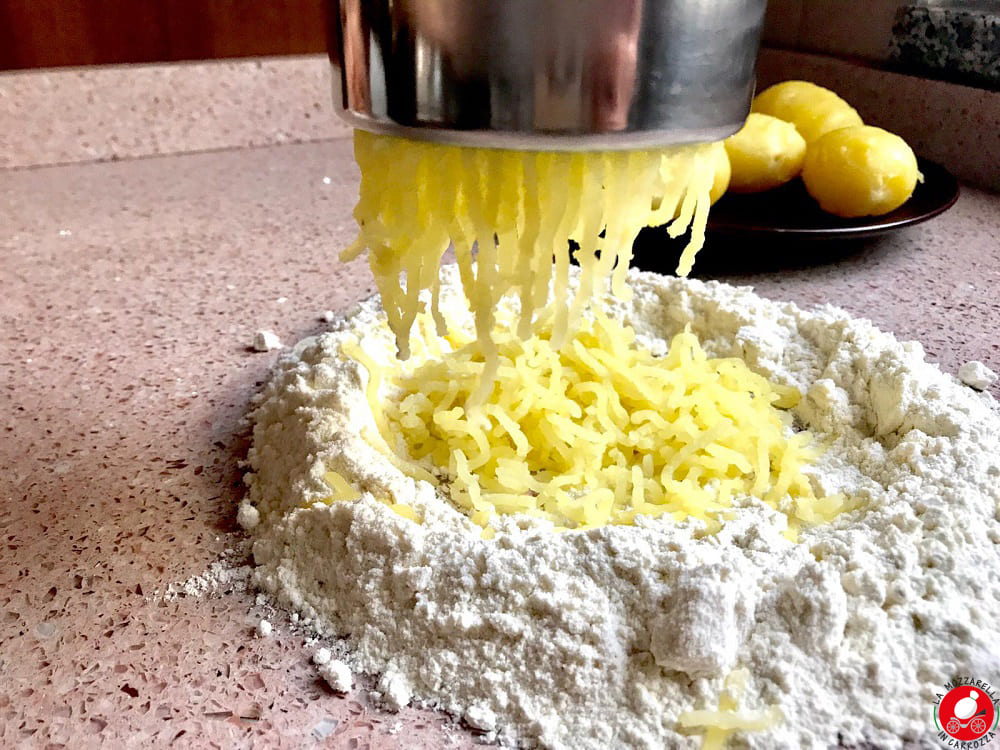 La Mozzarella In Carrozza - Gnocchi, no eggs recipe