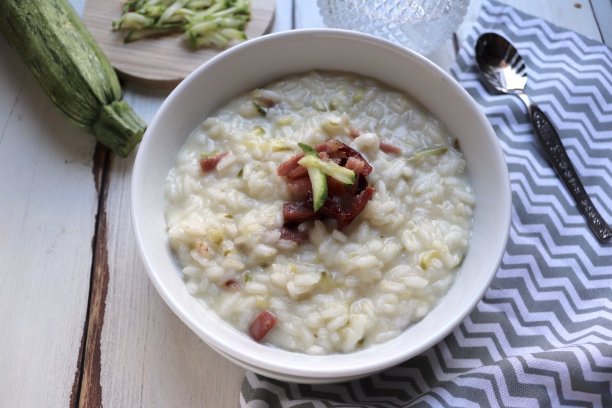 Risotto cremoso con zucchine e speck