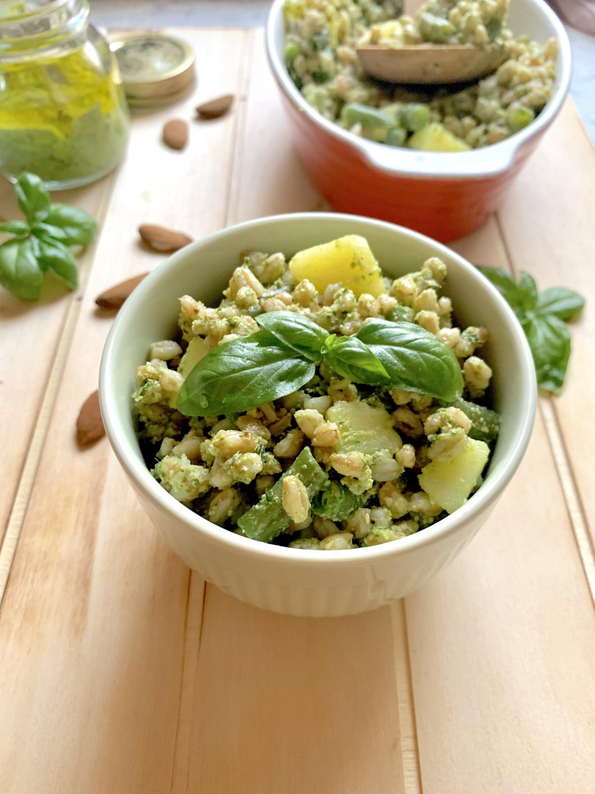 Farro con pesto di basilico e mandorle, fagiolini e patate