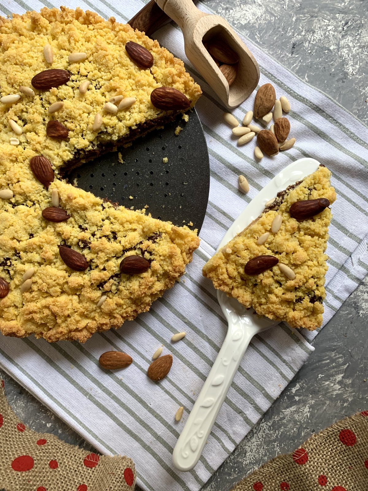 Sbrisolona con crema di nocciole