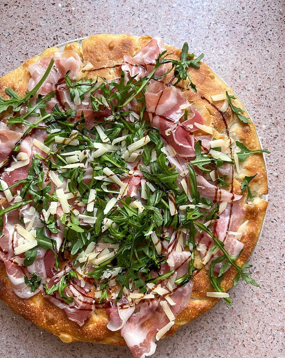 Focaccia 80% di idratazione con pancetta, rucola e grana